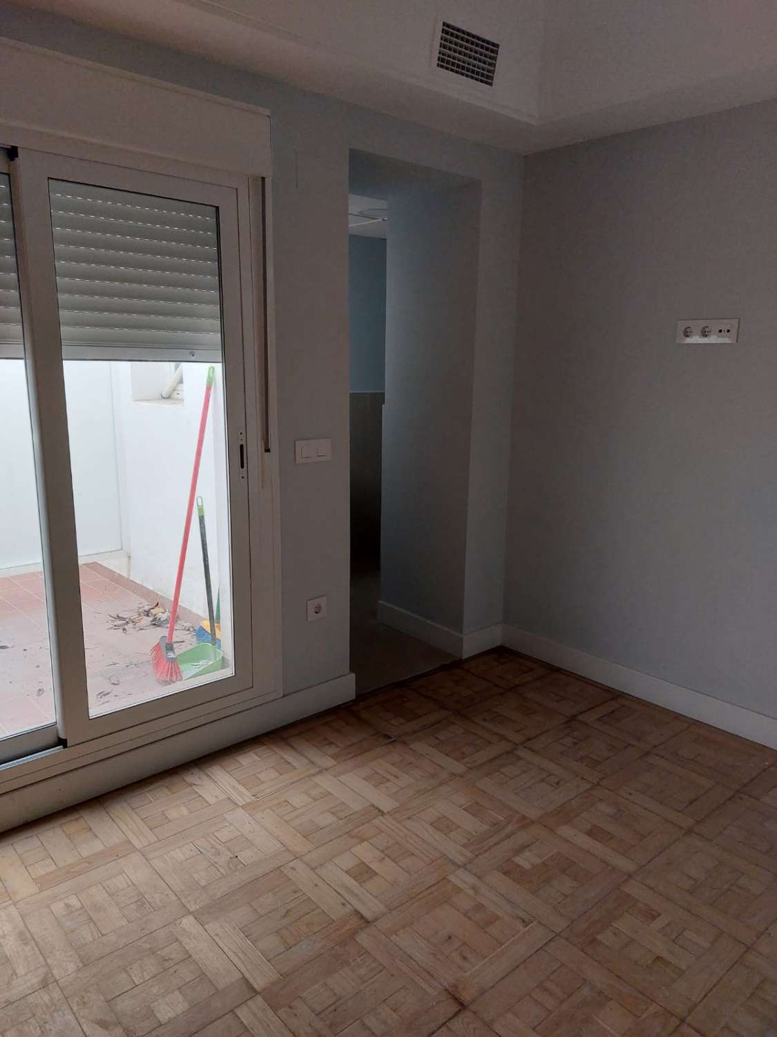 SEVILLA CENTRUM ZEER GROOT GERENOVEERD APPARTEMENT