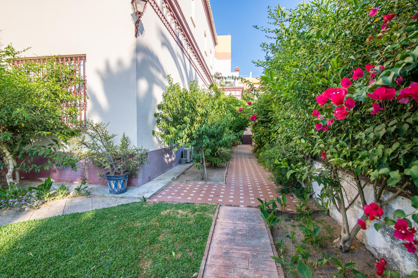 IN SANLUCAR DE BARRAMEDA - VILLA ZUM VERKAUF IN ZWEITER STRANDLINIE