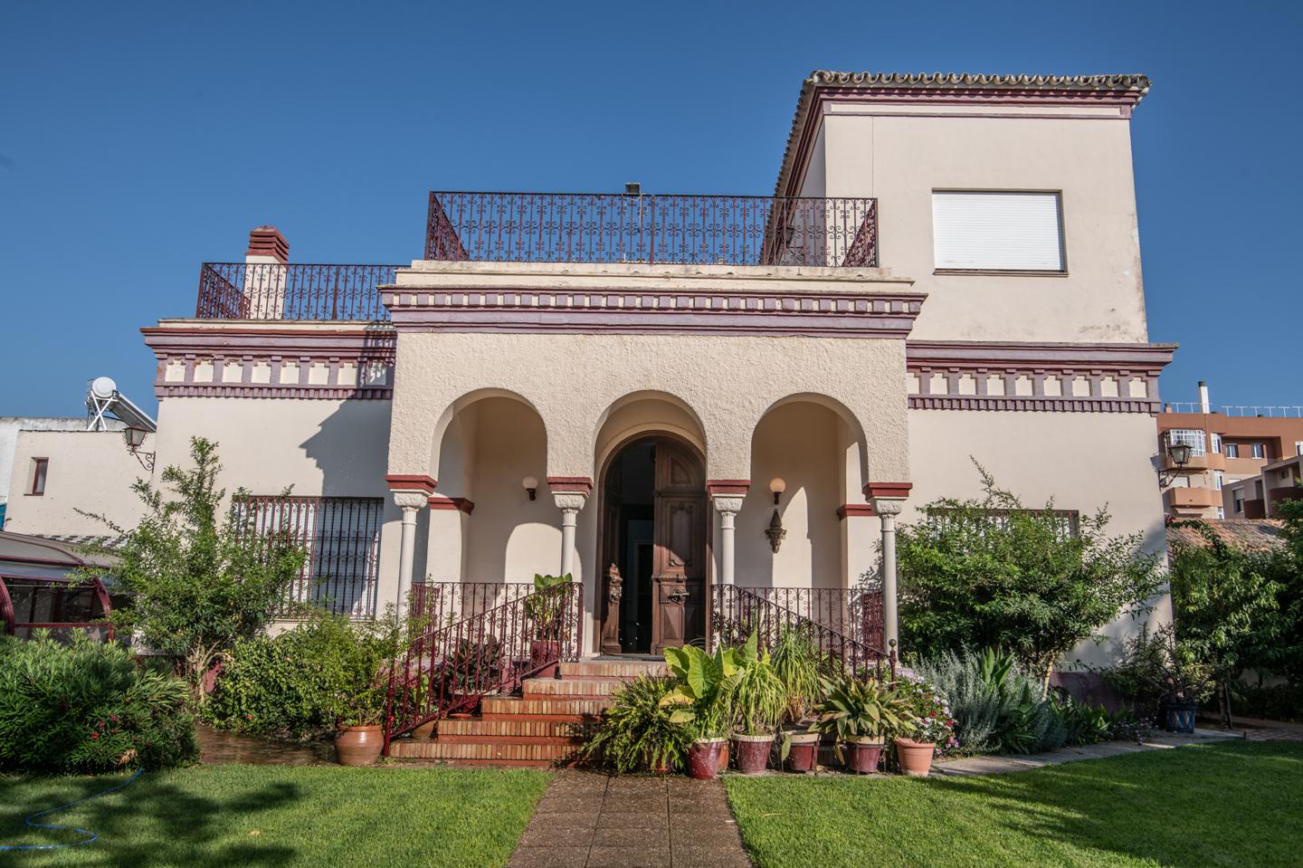 IN SANLUCAR DE BARRAMEDA - VILLA TE KOOP TWEEDE LIJN VAN STRAND