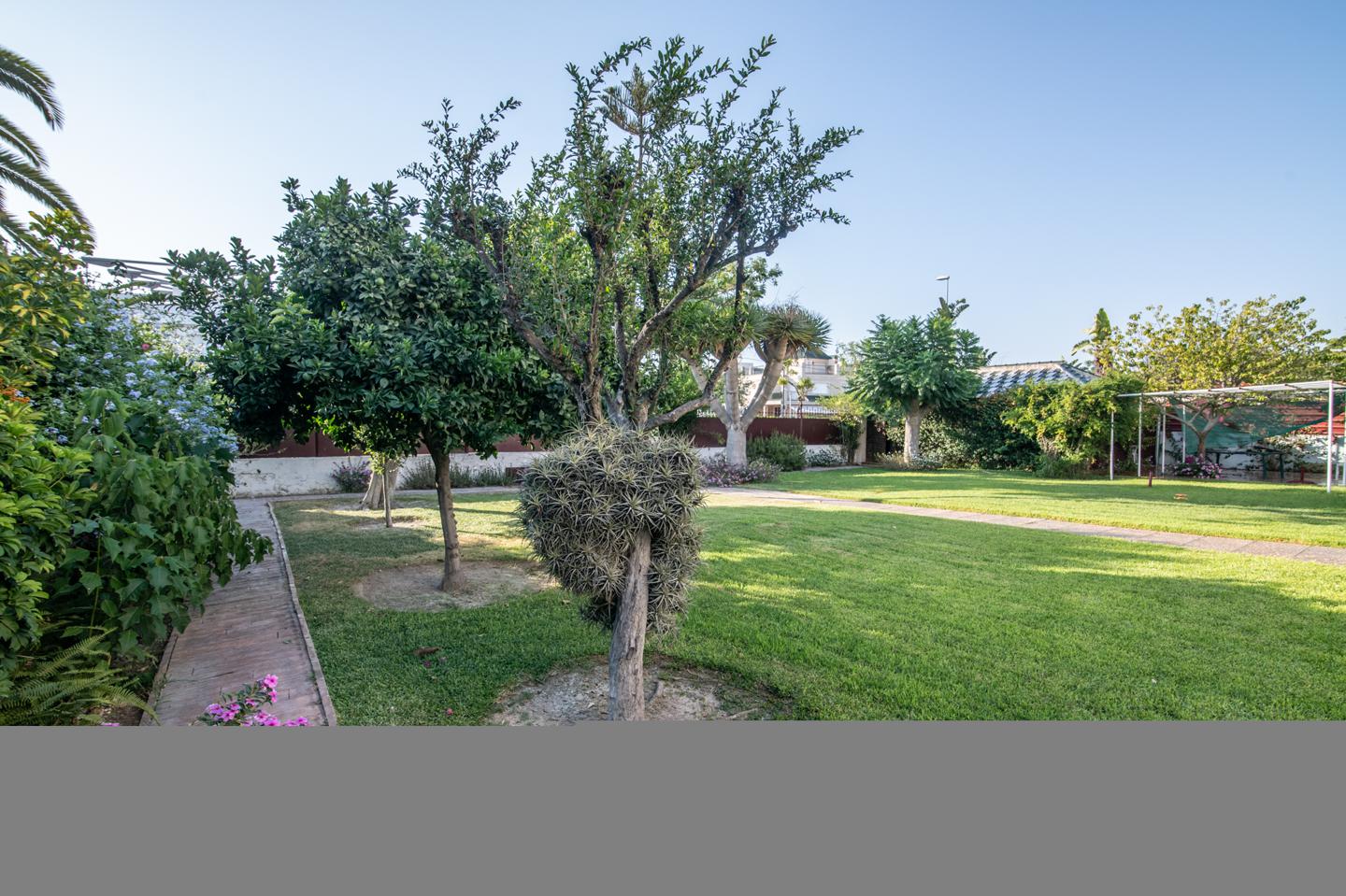 IN SANLUCAR DE BARRAMEDA - VILLA ZUM VERKAUF IN ZWEITER STRANDLINIE