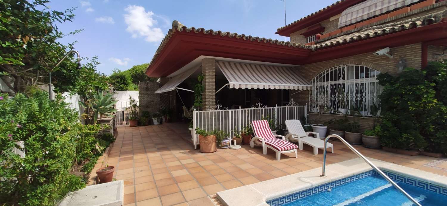 EL PUERTO DE SANTA MARIA - CHALET INDEPENDIENTE A LA VENTA