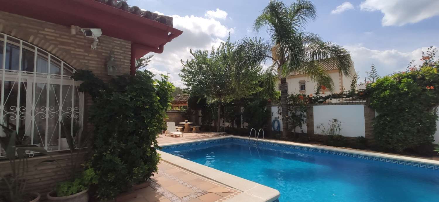 EL PUERTO DE SANTA MARIA - CHALET INDEPENDIENTE A LA VENTA