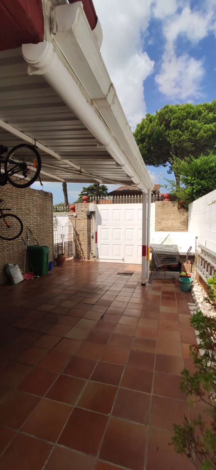 SANTA MARIA PORT - DETACHED CHALET FOR SALE