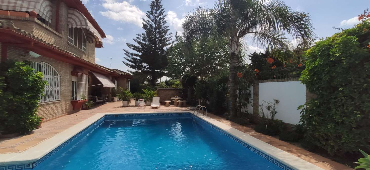 EL PUERTO DE SANTA MARIA - CHALET INDEPENDIENTE A LA VENTA