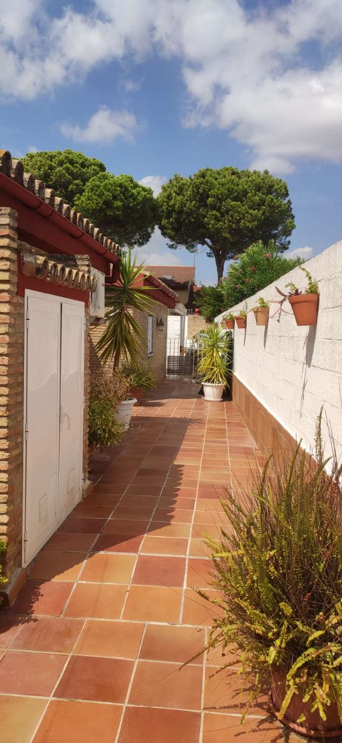 SANTA MARIA PORT - DETACHED CHALET FOR SALE