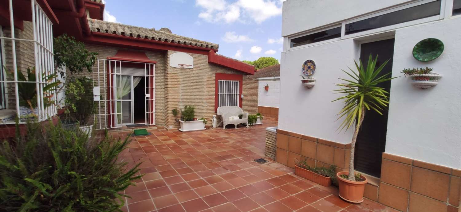 EL PUERTO DE SANTA MARIA - CHALET INDEPENDIENTE A LA VENTA