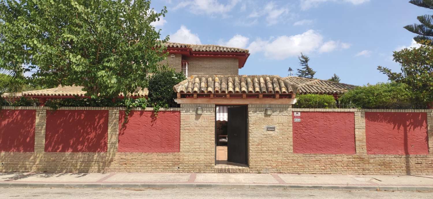 EL PUERTO DE SANTA MARIA - CHALET INDEPENDIENTE A LA VENTA