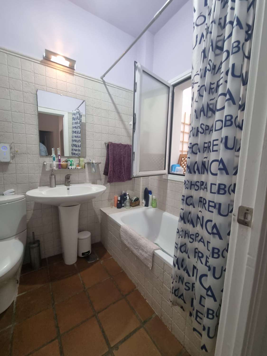 SEVILLA WIR HABEN DIESES SCHÖNE HAUS MIT DREI ETAGEN ZUM VERKAUF GESTELLT