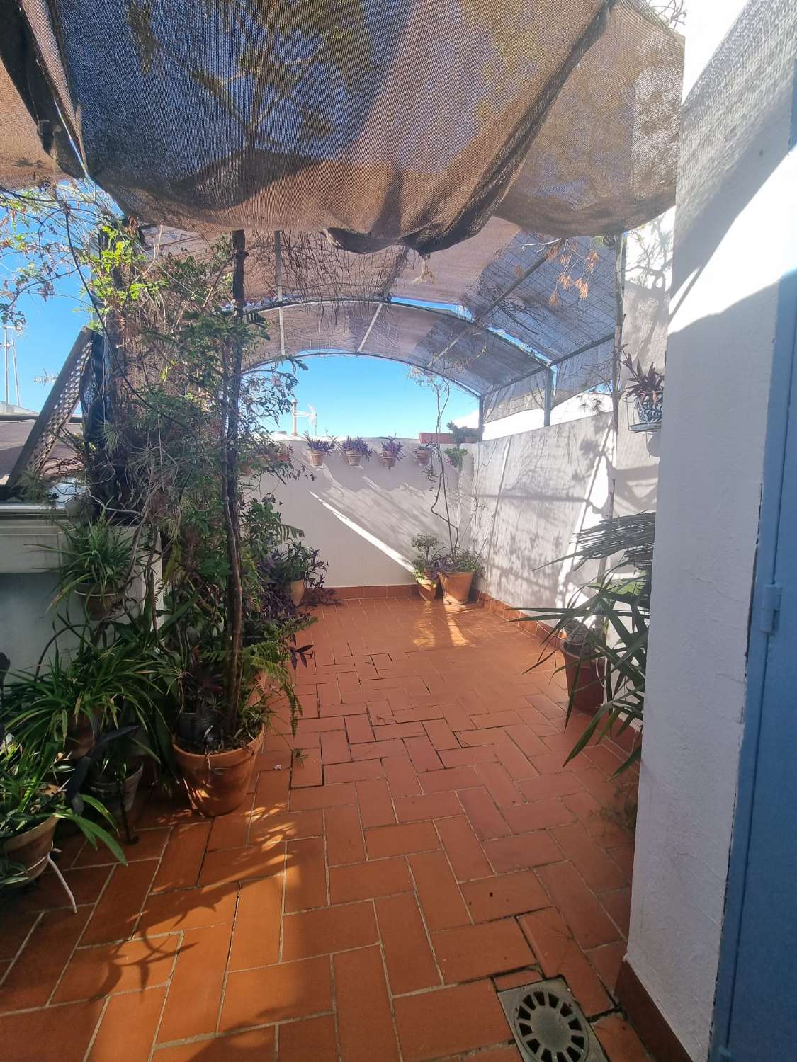 SEVILLA PONEMOS A LA VENTA ESTA PRECIOSA CASA CON TRES PLANTAS