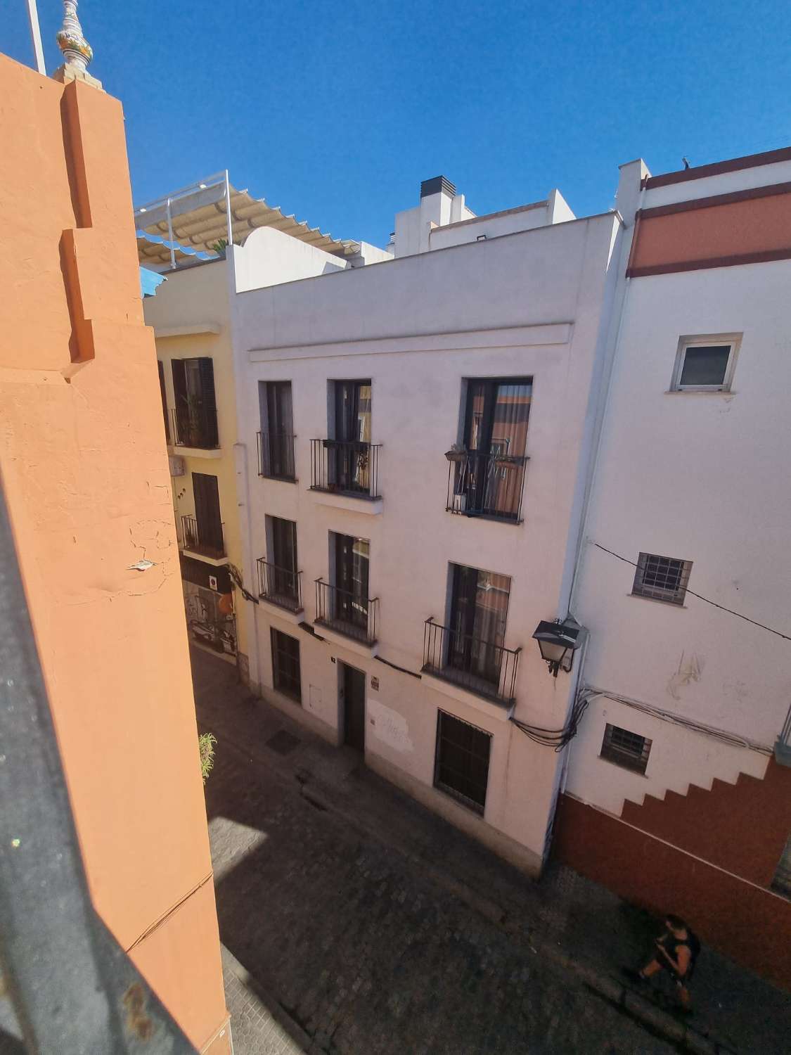 SEVILLA PONEMOS A LA VENTA ESTA PRECIOSA CASA CON TRES PLANTAS