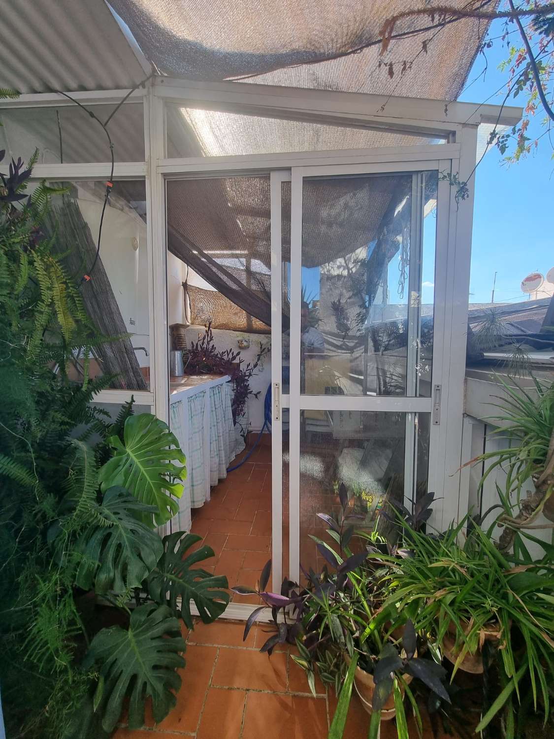 SEVILLA PONEMOS A LA VENTA ESTA PRECIOSA CASA CON TRES PLANTAS