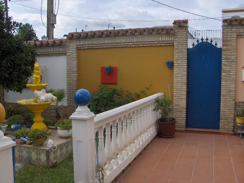 CASA INDEPENDIENTE CON PARCELA EN VENTA