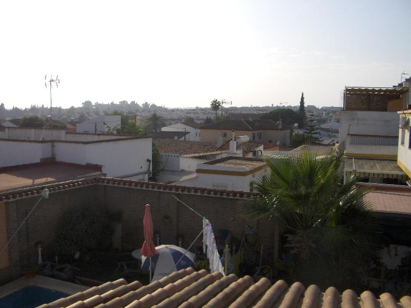 CASA INDIPENDENTE CON TERRENO IN VENDITA