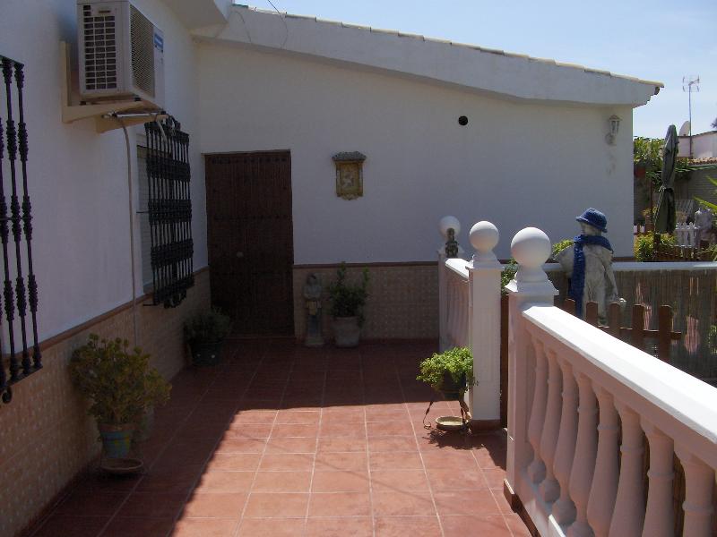 CASA INDEPENDIENTE CON PARCELA EN VENTA