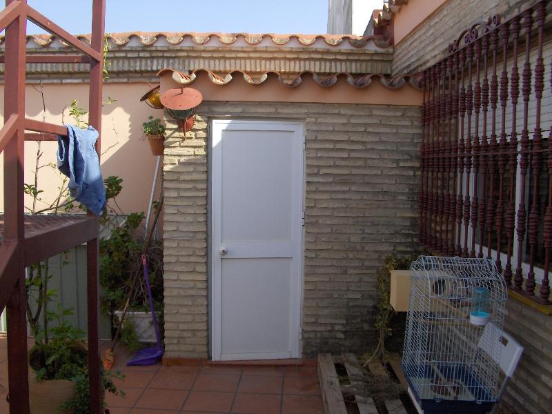 CASA INDIPENDENTE CON TERRENO IN VENDITA