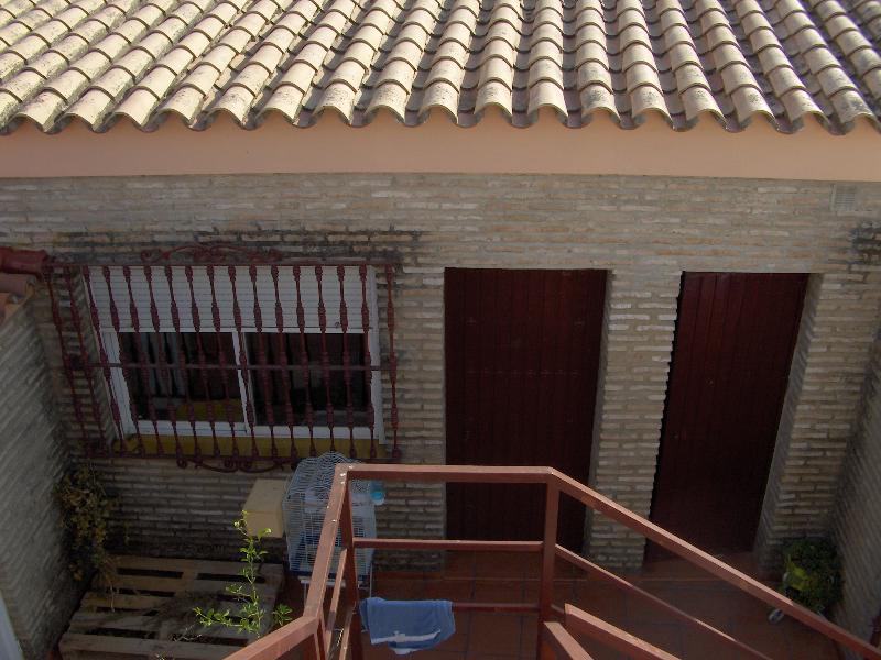 CASA INDIPENDENTE CON TERRENO IN VENDITA