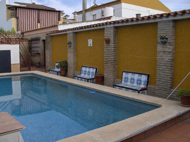 CASA INDEPENDIENTE CON PARCELA EN VENTA