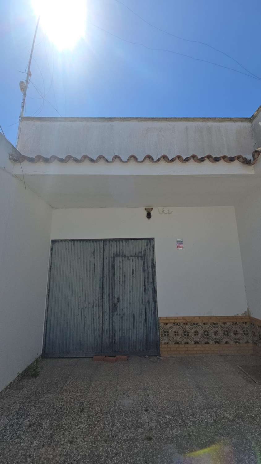 CASA PARA REFORMAR POR COMPLETO