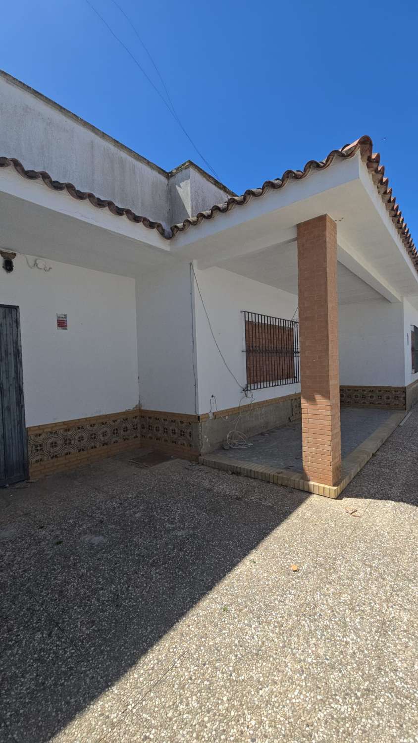 CASA PARA REFORMAR POR COMPLETO