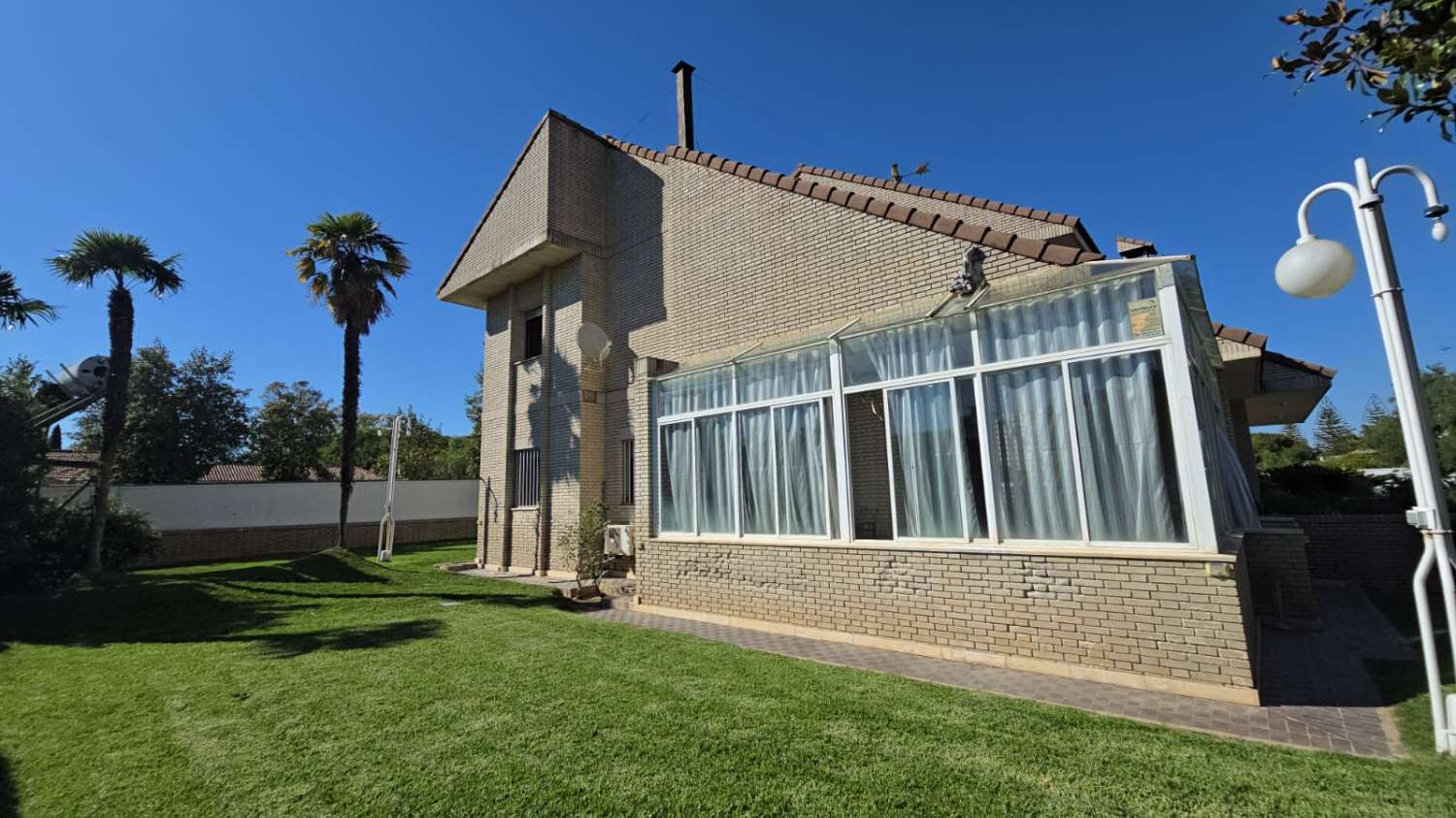 INDEPENDENT VILLA FOR SALE IN THE FULL CENTER OF JEREZ DE LA FRONTERA