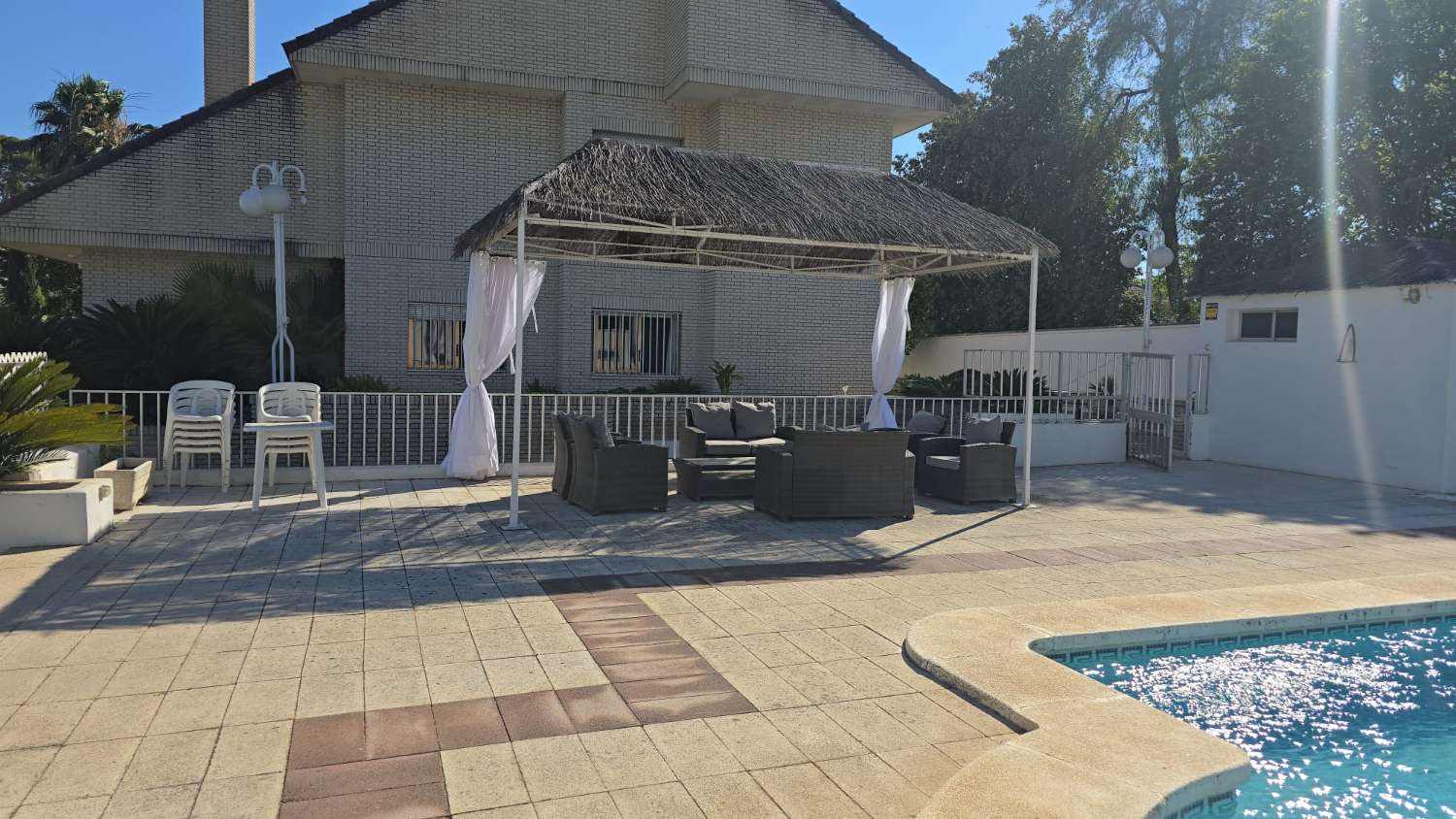 OBEROENDE VILLA TILL SALU I HELA CENTRUM AV JEREZ DE LA FRONTERA