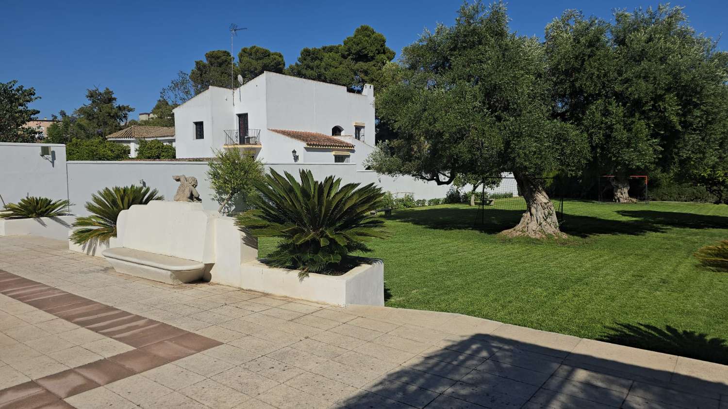 UNABHÄNGIGE VILLA ZUM VERKAUF IM GANZEN ZENTRUM VON JEREZ DE LA FRONTERA