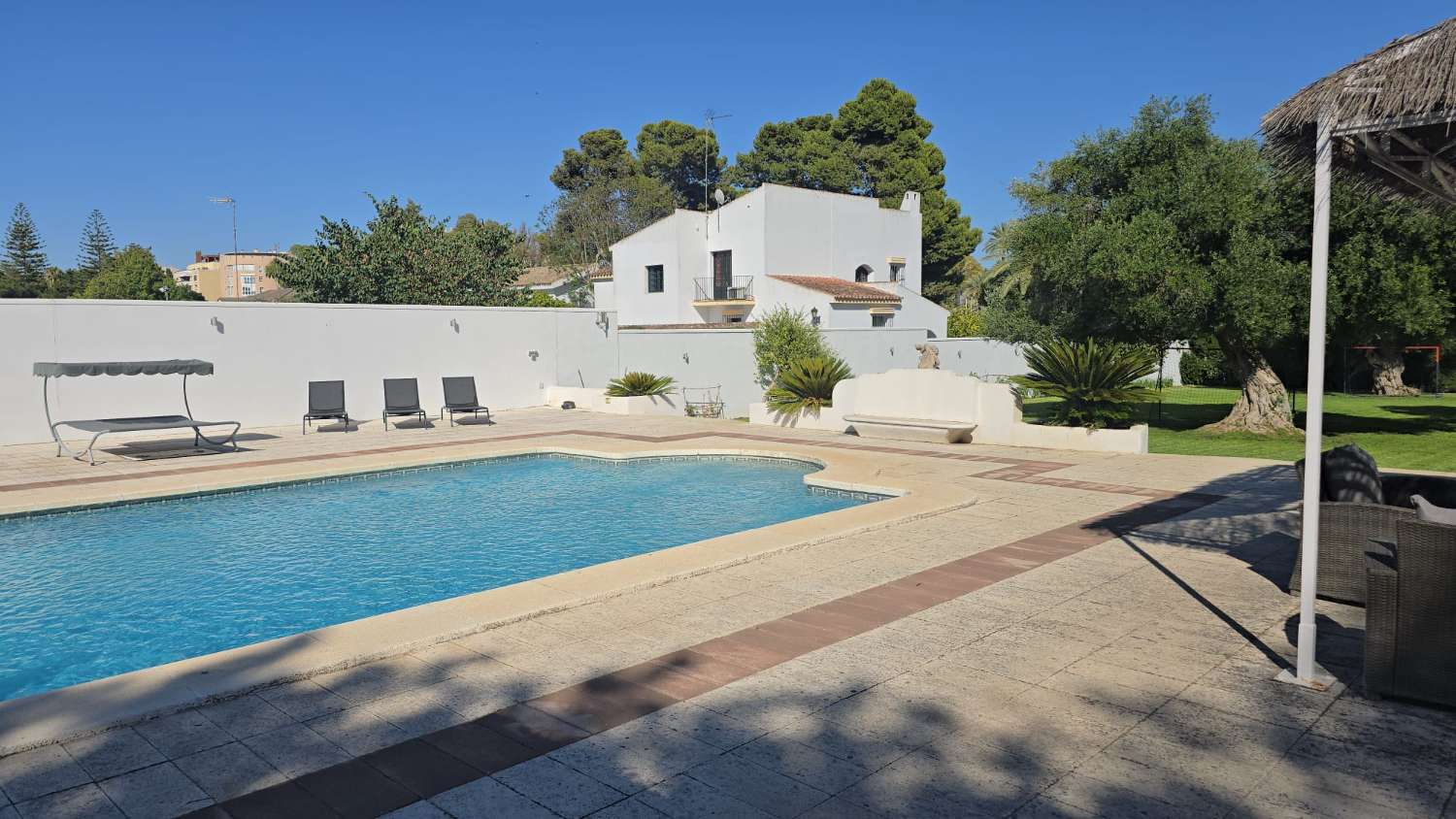 INDEPENDENT VILLA FOR SALE IN THE FULL CENTER OF JEREZ DE LA FRONTERA