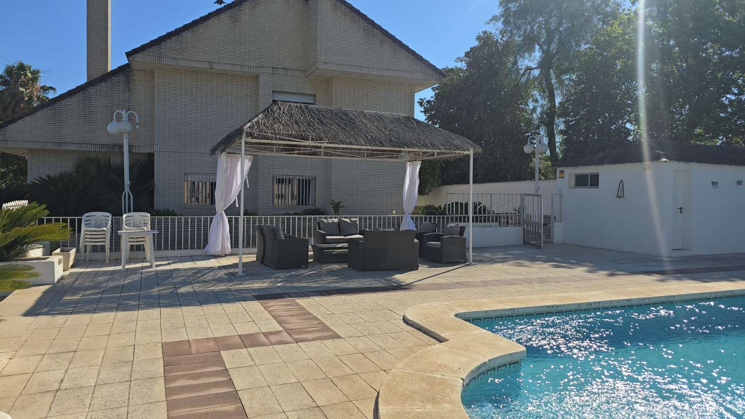 OBEROENDE VILLA TILL SALU I HELA CENTRUM AV JEREZ DE LA FRONTERA