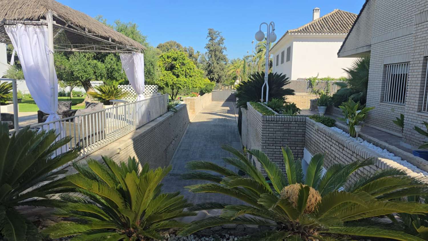 OBEROENDE VILLA TILL SALU I HELA CENTRUM AV JEREZ DE LA FRONTERA