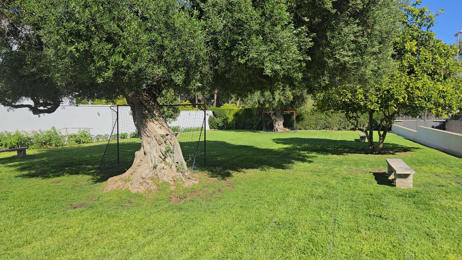 ONAFHANKELIJKE VILLA TE KOOP IN HET VOLLEDIGE CENTRUM VAN JEREZ DE LA FRONTERA