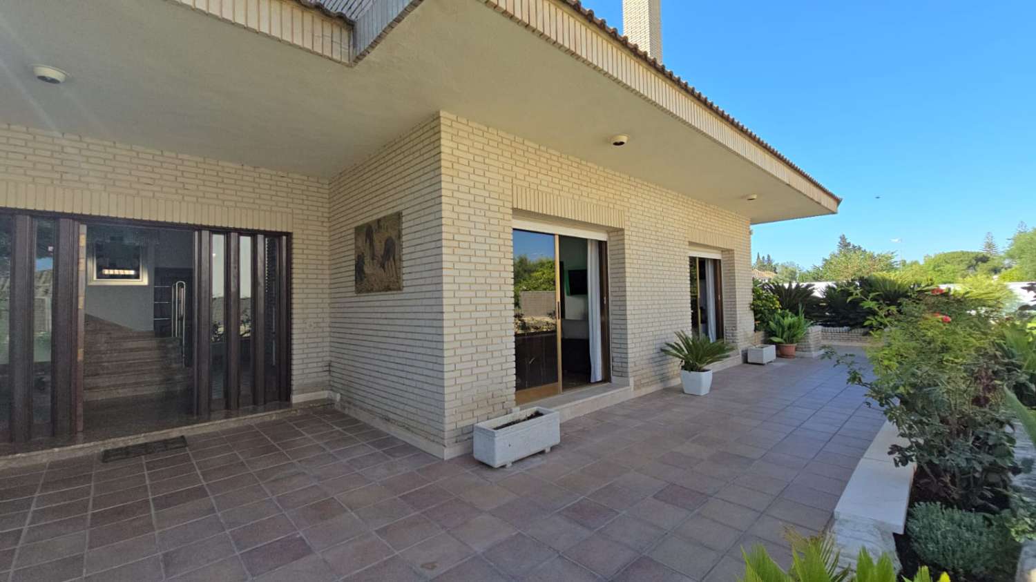 INDEPENDENT VILLA FOR SALE IN THE FULL CENTER OF JEREZ DE LA FRONTERA