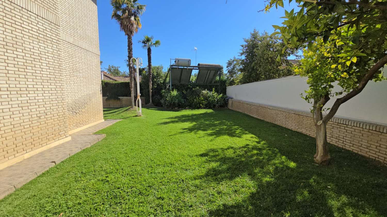 UNABHÄNGIGE VILLA ZUM VERKAUF IM GANZEN ZENTRUM VON JEREZ DE LA FRONTERA