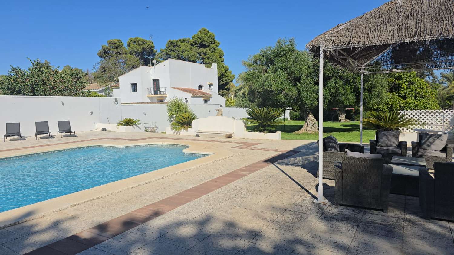 INDEPENDENT VILLA FOR SALE IN THE FULL CENTER OF JEREZ DE LA FRONTERA