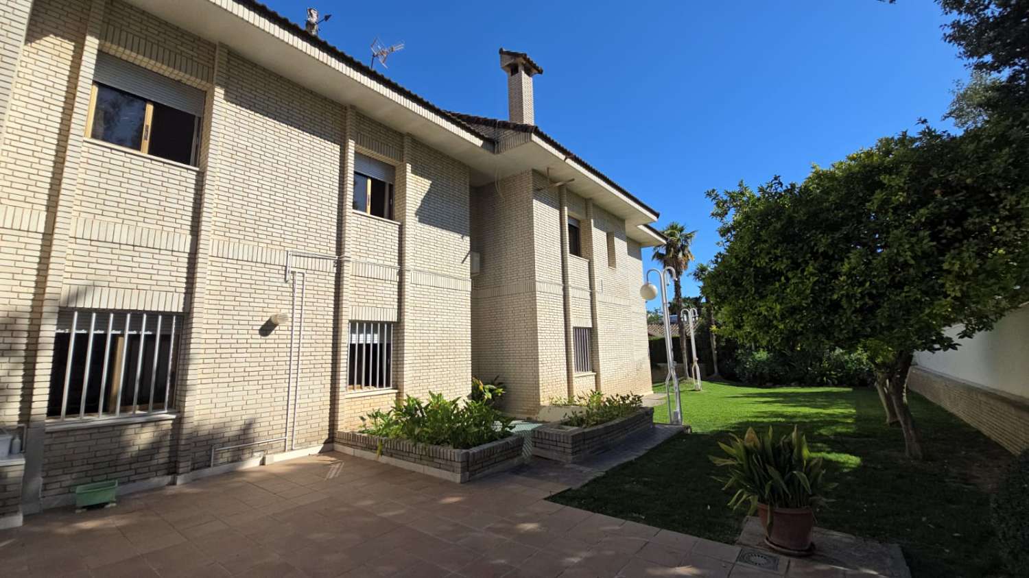 UNABHÄNGIGE VILLA ZUM VERKAUF IM GANZEN ZENTRUM VON JEREZ DE LA FRONTERA