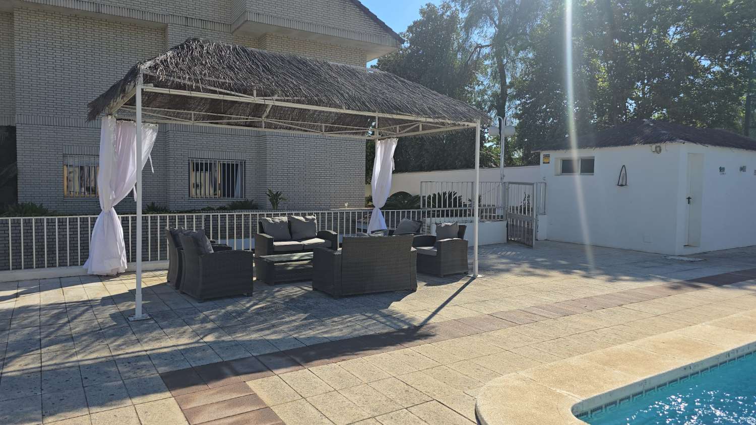 OBEROENDE VILLA TILL SALU I HELA CENTRUM AV JEREZ DE LA FRONTERA