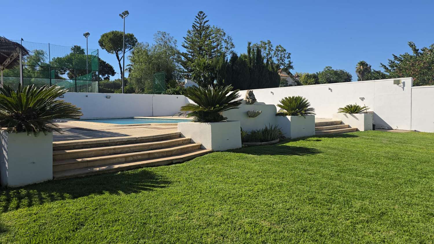 VILLA INDIPENDENTE IN VENDITA NEL PIENO CENTRO DI JEREZ DE LA FRONTERA