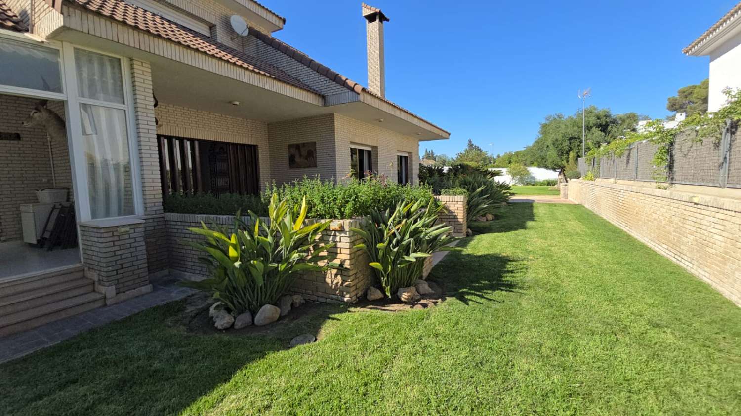 VILLA INDIPENDENTE IN VENDITA NEL PIENO CENTRO DI JEREZ DE LA FRONTERA