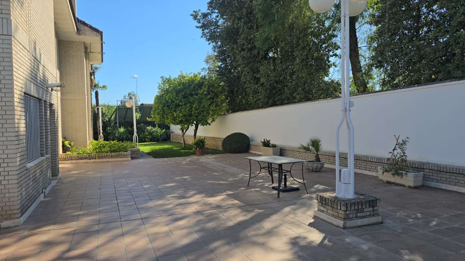 INDEPENDENT VILLA FOR SALE IN THE FULL CENTER OF JEREZ DE LA FRONTERA