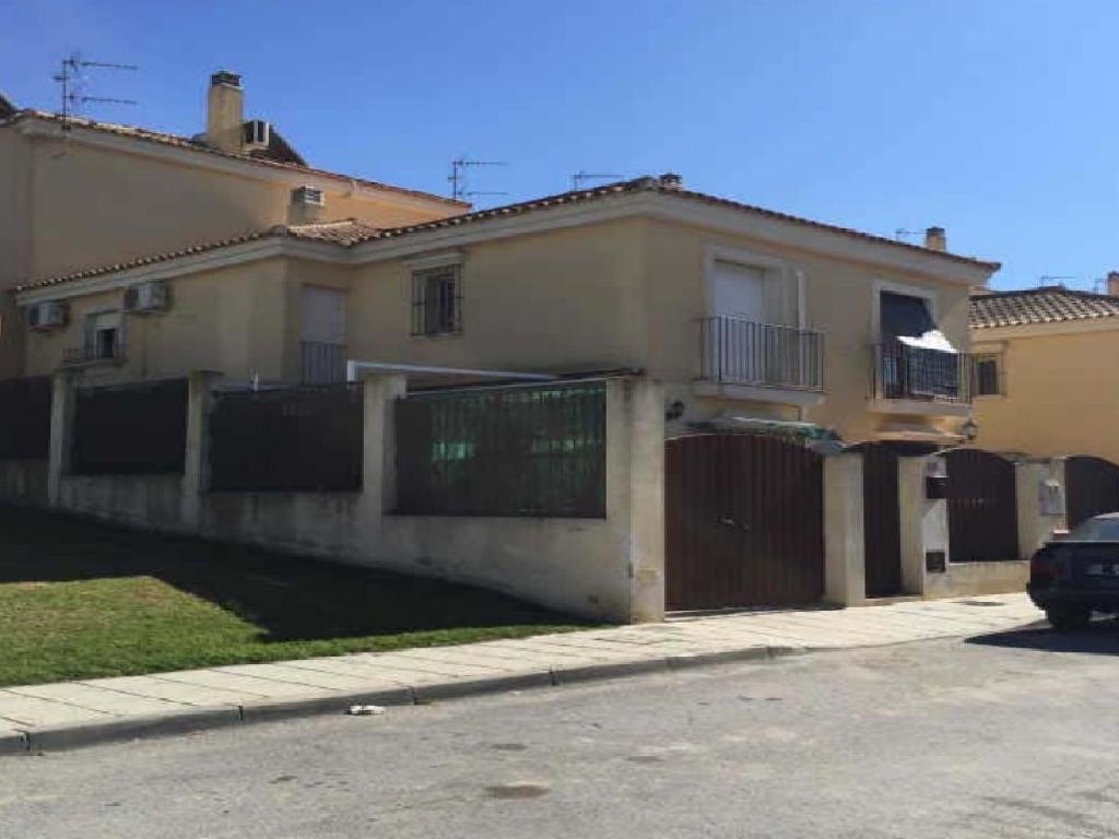 ADOSADO EN VENTA EN ESTADO DE ARRIENDO POR TERCEROS