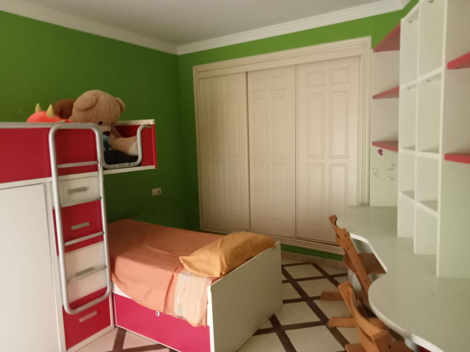 APPARTEMENT SPACIEUX ET LUMINEUX À VENDRE