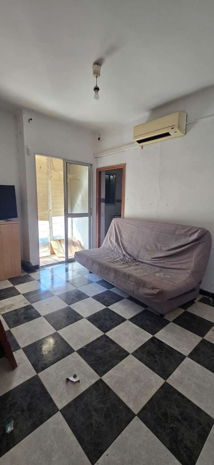 APPARTEMENT À RENOVER COMPLÈTEMENT