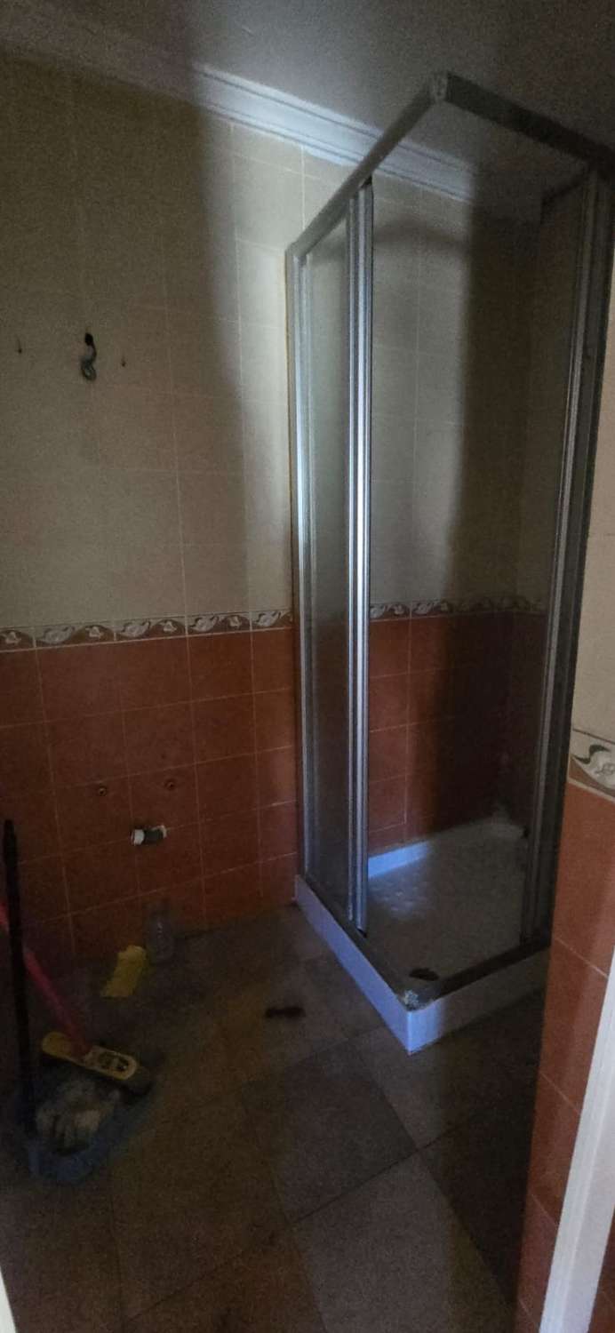 APPARTEMENT À RENOVER COMPLÈTEMENT