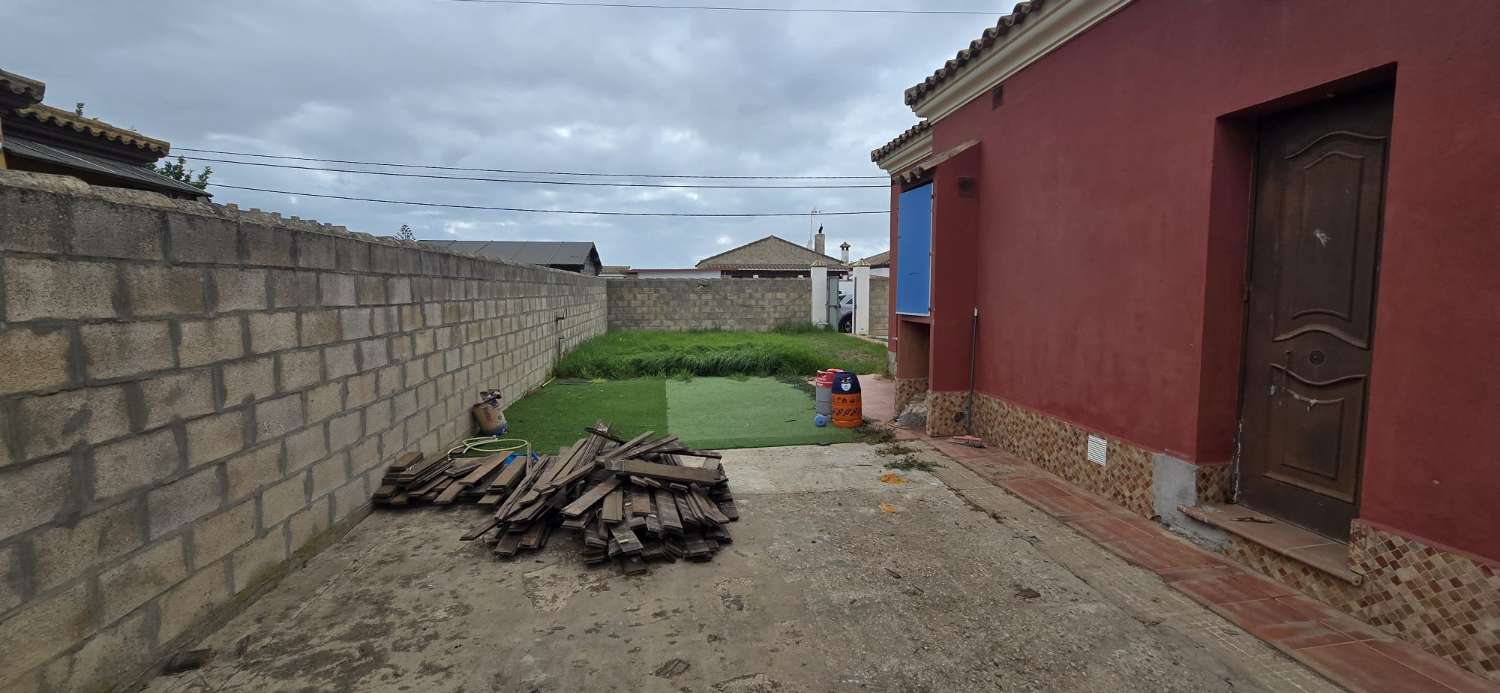 CASA IN VENDITA TERRENO URBANO