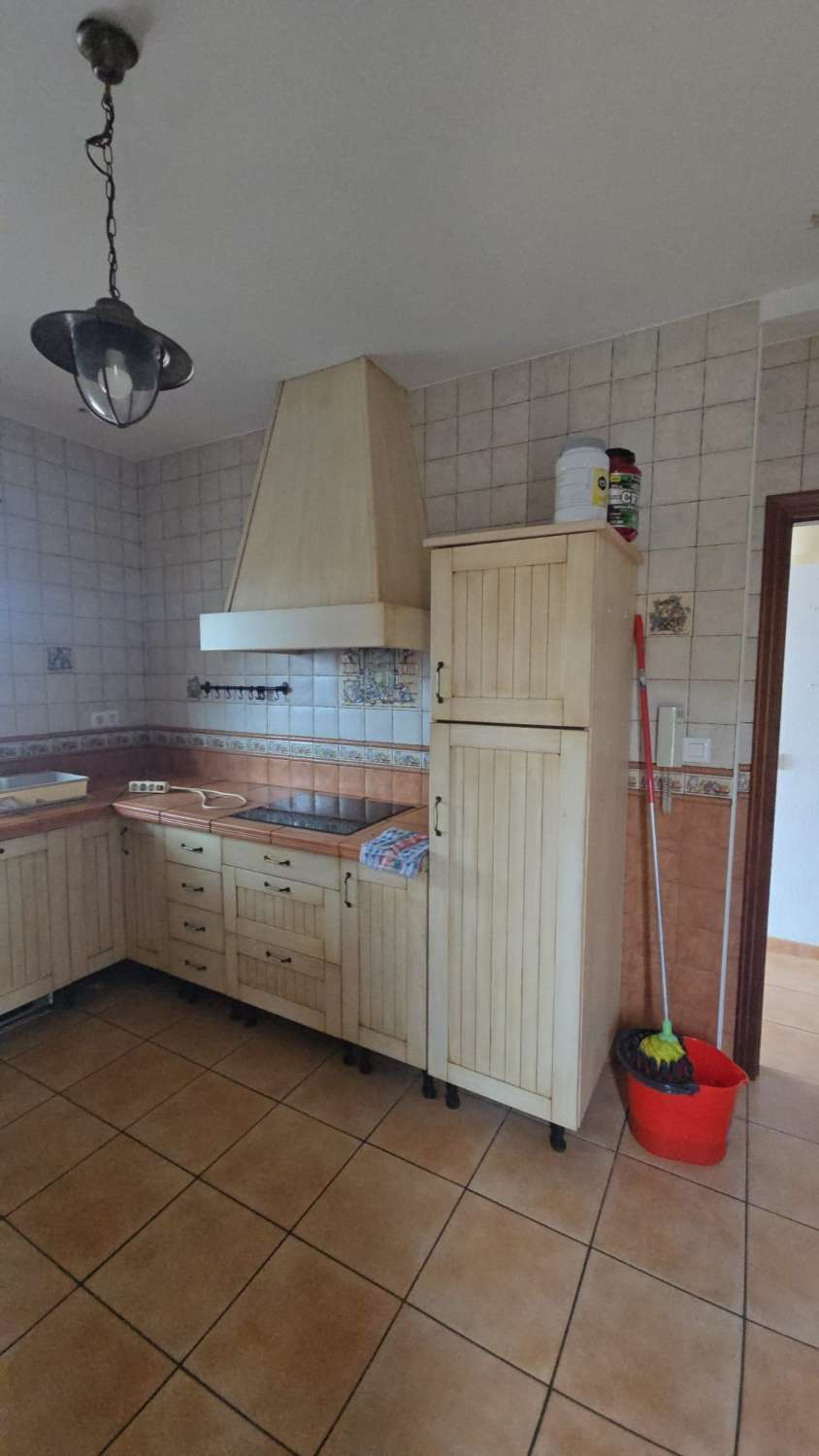 HAUS ZU VERKAUFEN STÄDTISCHES GRUNDSTÜCK