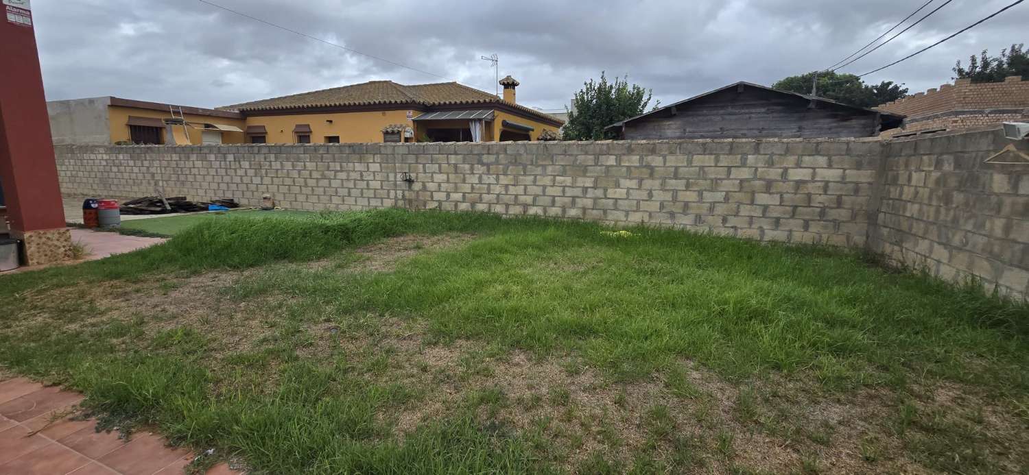 CASA IN VENDITA TERRENO URBANO