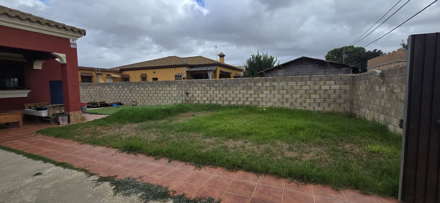 CASA IN VENDITA TERRENO URBANO