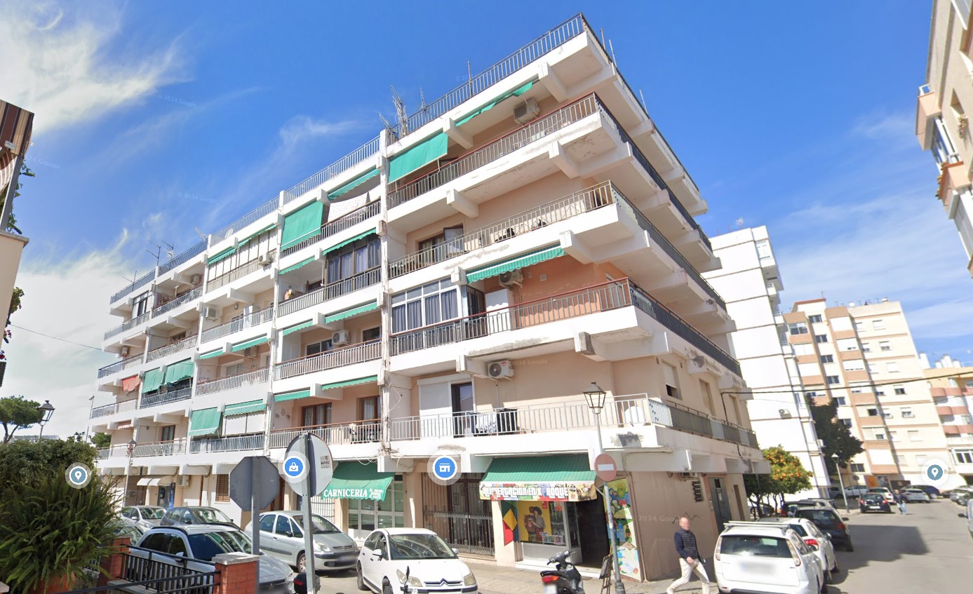 APARTMENT TO BE RENOVATED NEAR LA CALZADA BEACH