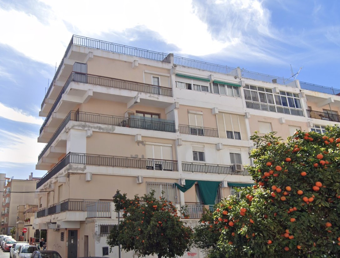 APARTMENT TO BE RENOVATED NEAR LA CALZADA BEACH