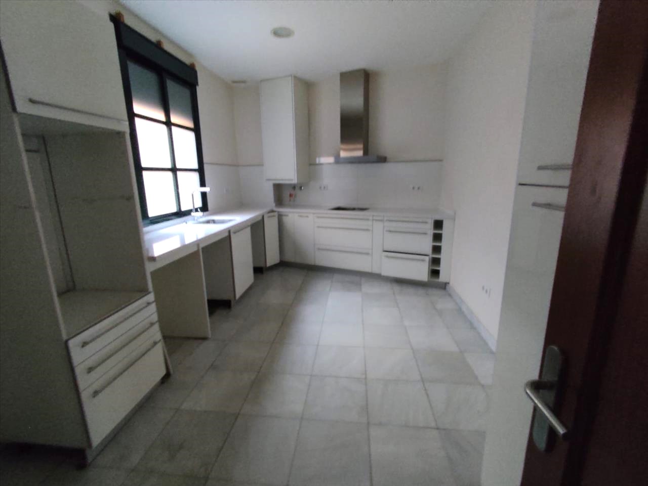 BEAUTIFUL AND SPACIOUS APARTMENT FOR SALE IN THE CENTER