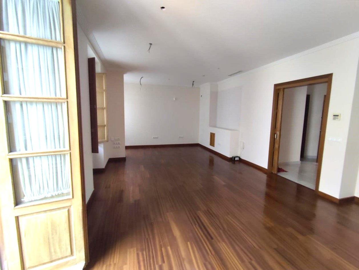 BEAUTIFUL AND SPACIOUS APARTMENT FOR SALE IN THE CENTER